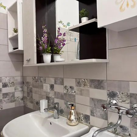 La Maison De Marie Новара